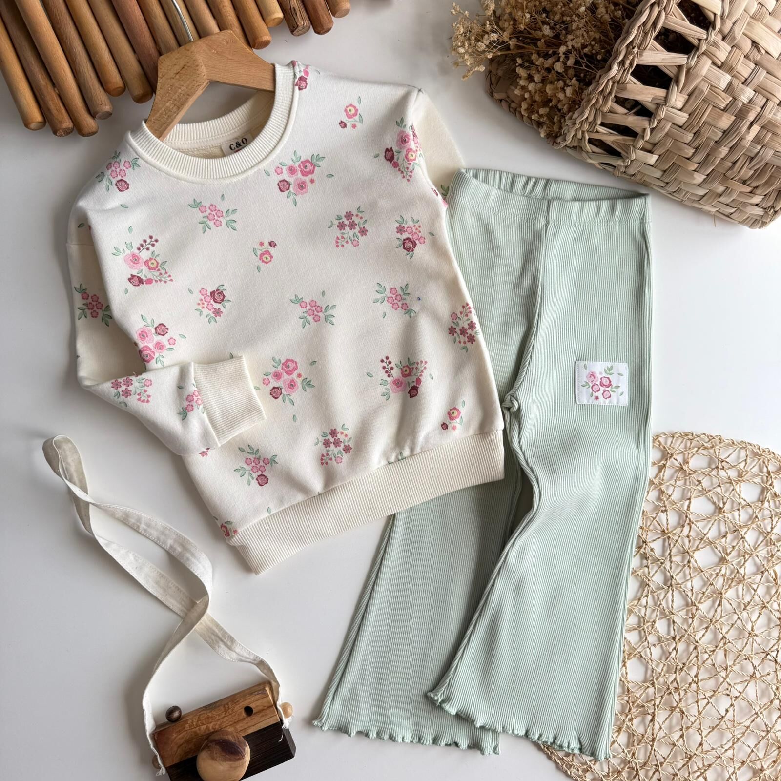 3 iplik Çicekli Takım 7-8 YAŞ