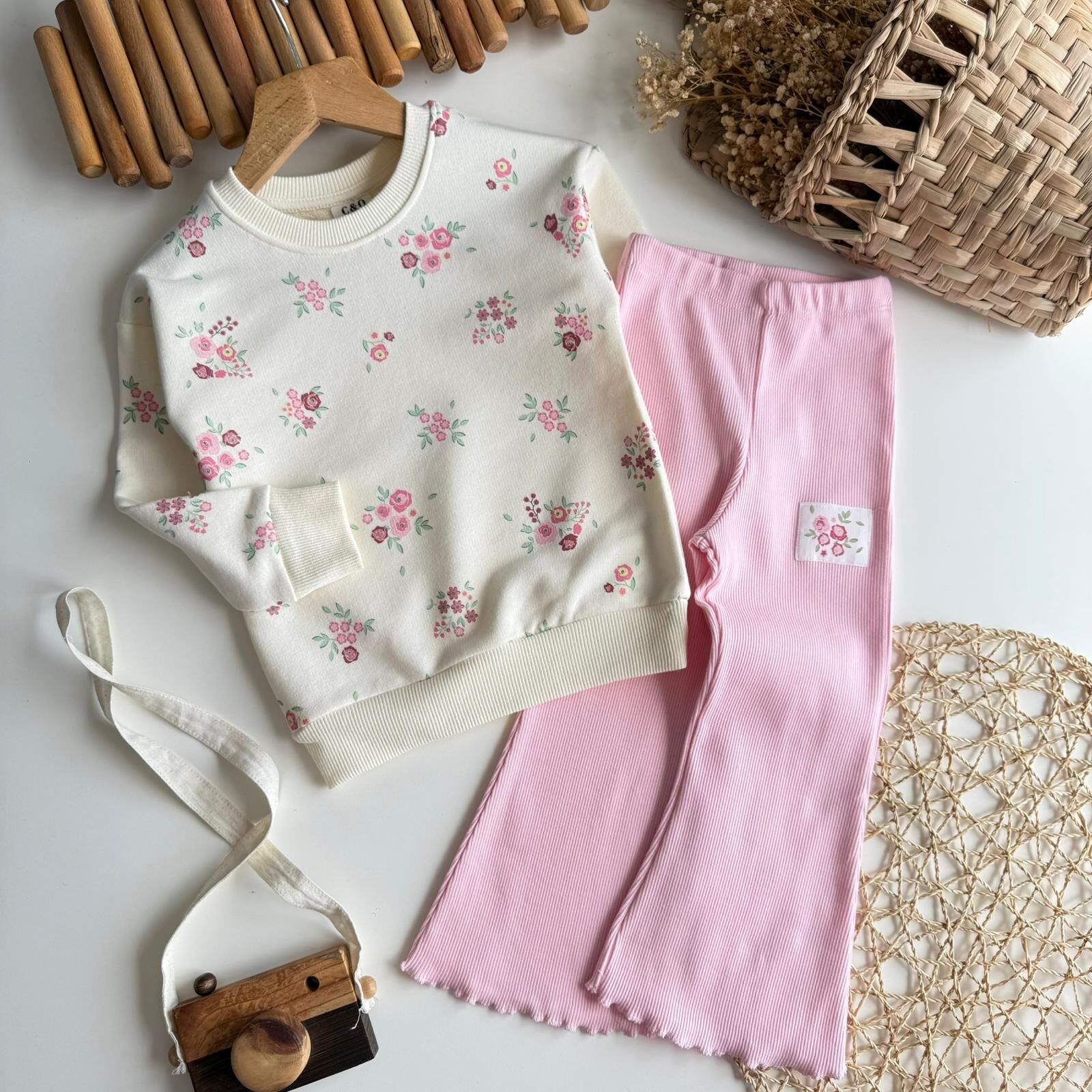 3 iplik Çicekli Takım 7-8 YAŞ