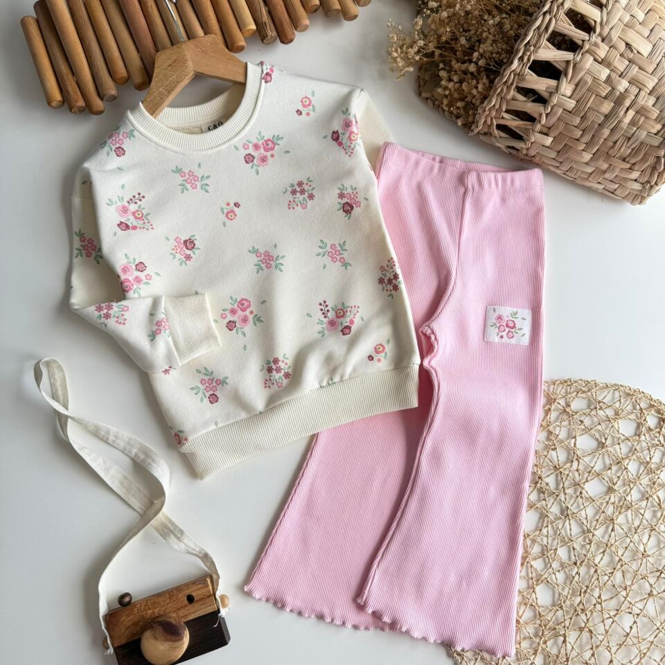 3 iplik Çicekli Takım 7-8 YAŞ