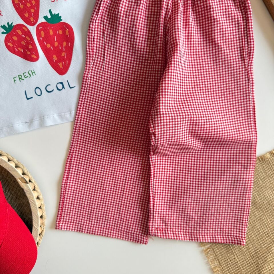 Çilek Baskılı Dokuma Takım 4-5 YAŞ