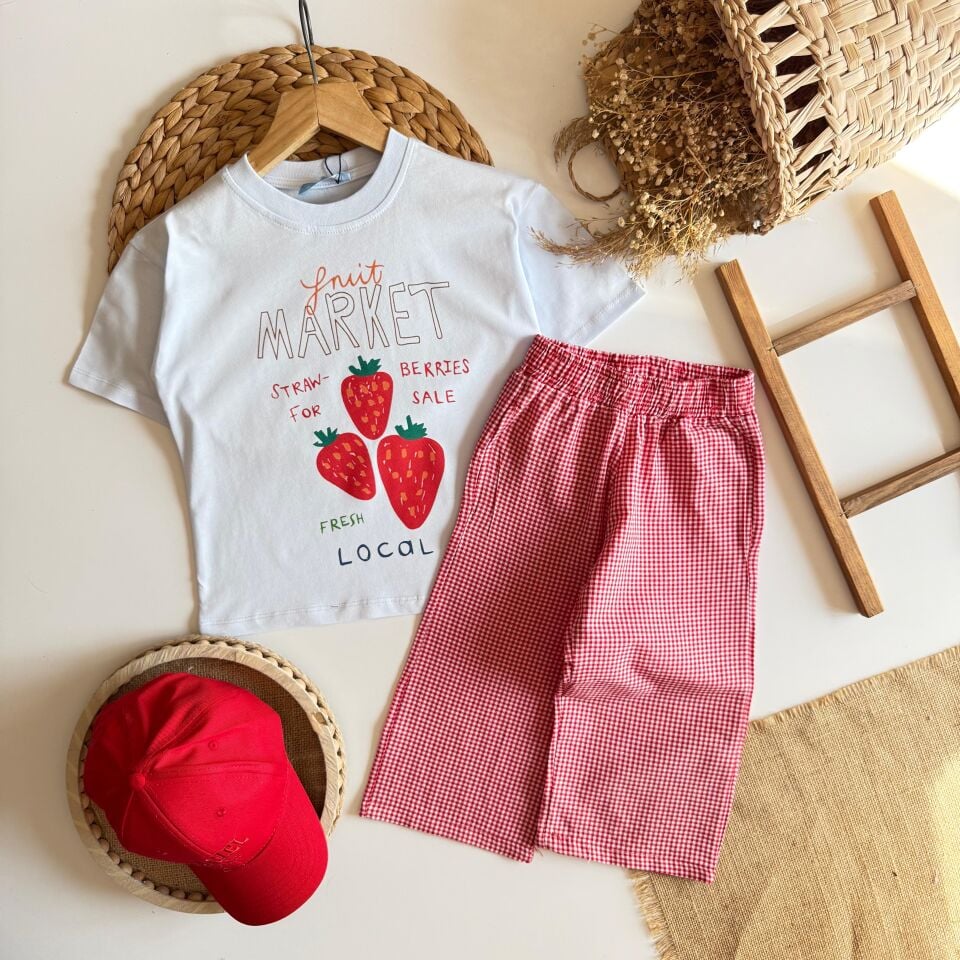 Çilek Baskılı Dokuma Takım 4-5 YAŞ