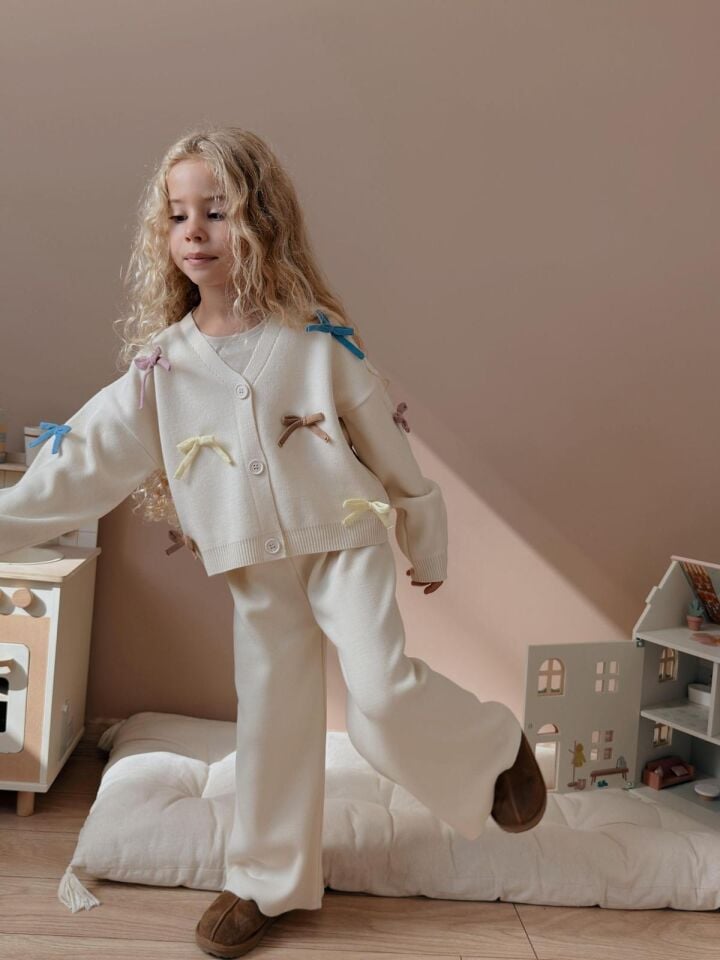 Fiyonklu Krem Triko Takım 4-5 YAŞ