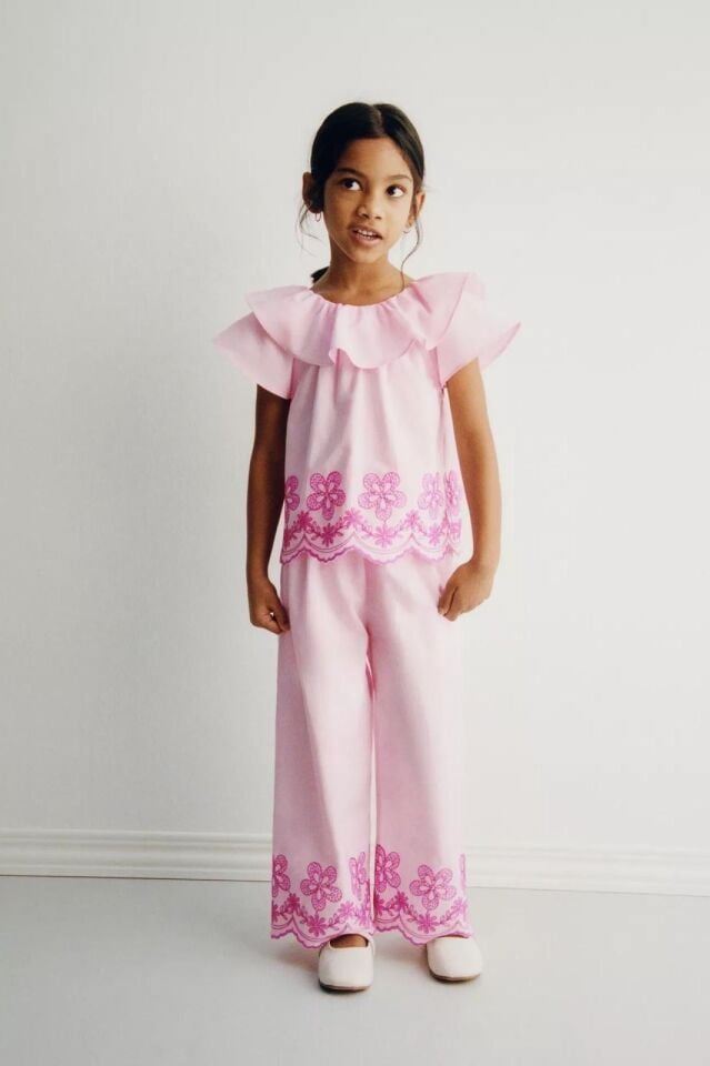 Pembe Çiçekli Takım 9-10 YAŞ