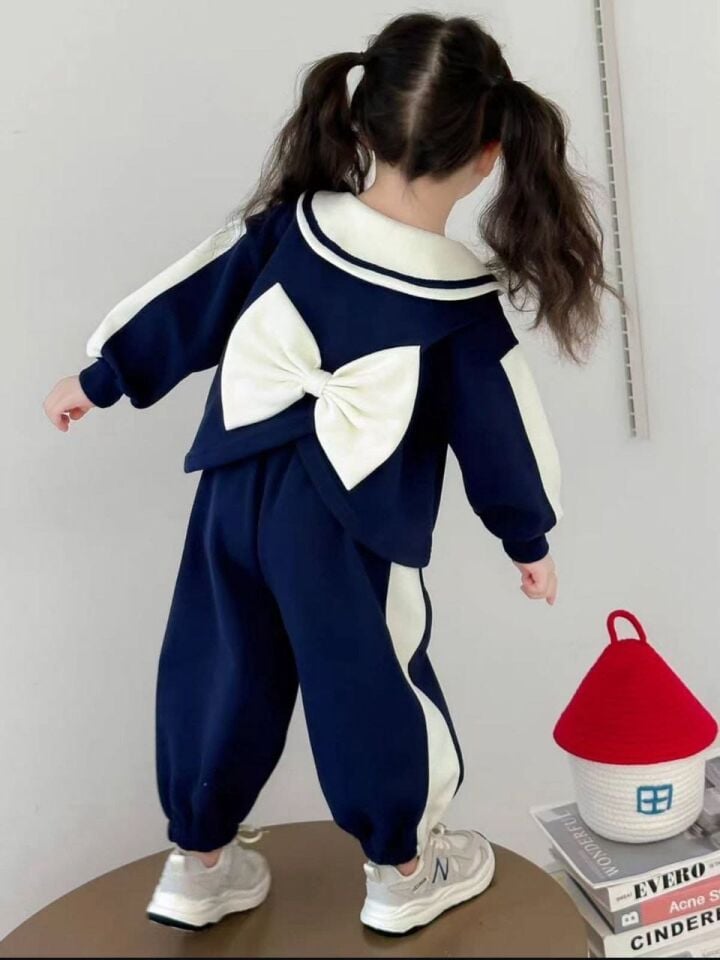 Çantalı Fiyonklu Takım