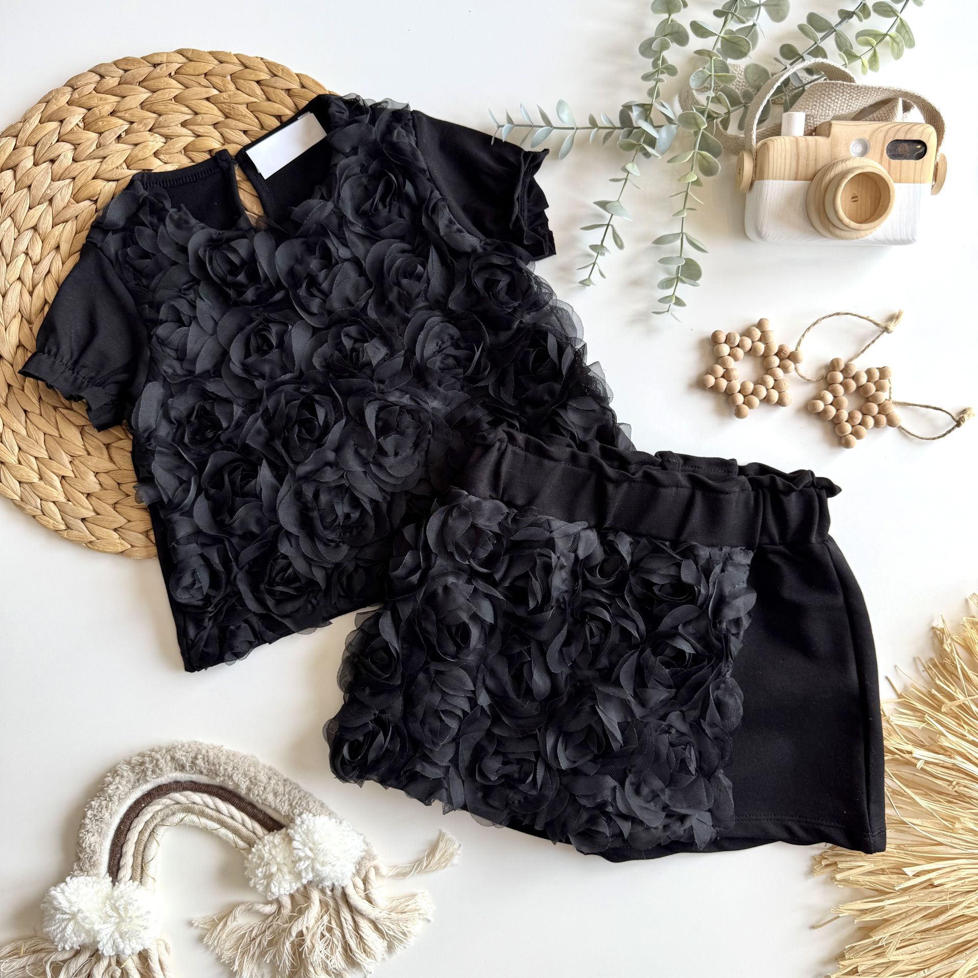 Gül Detaylı Siyah Etekli Takım 9-10 YAŞ