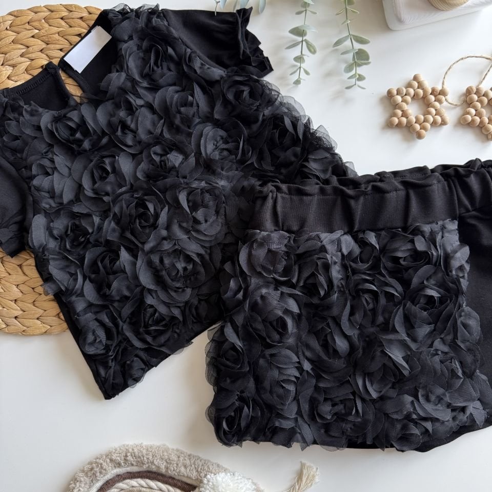 Gül Detaylı Siyah Etekli Takım 9-10 YAŞ