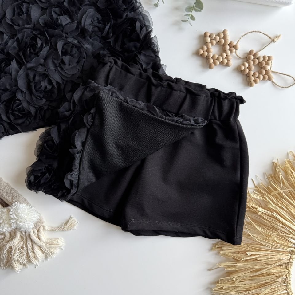 Gül Detaylı Siyah Etekli Takım 9-10 YAŞ