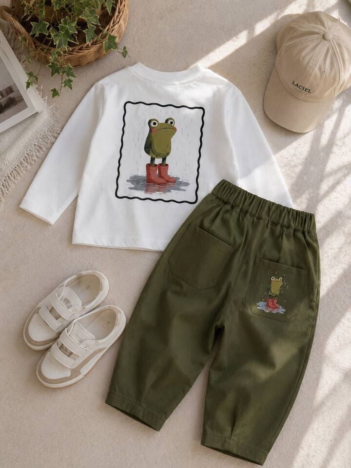 Kurbağa Baskılı Gabardin Pantolonlu Takım 7-8 YAŞ