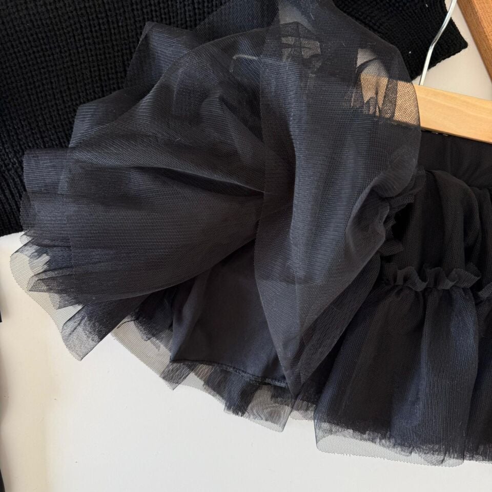 Ponpon Siyah Etekli Takım 5 YAŞ