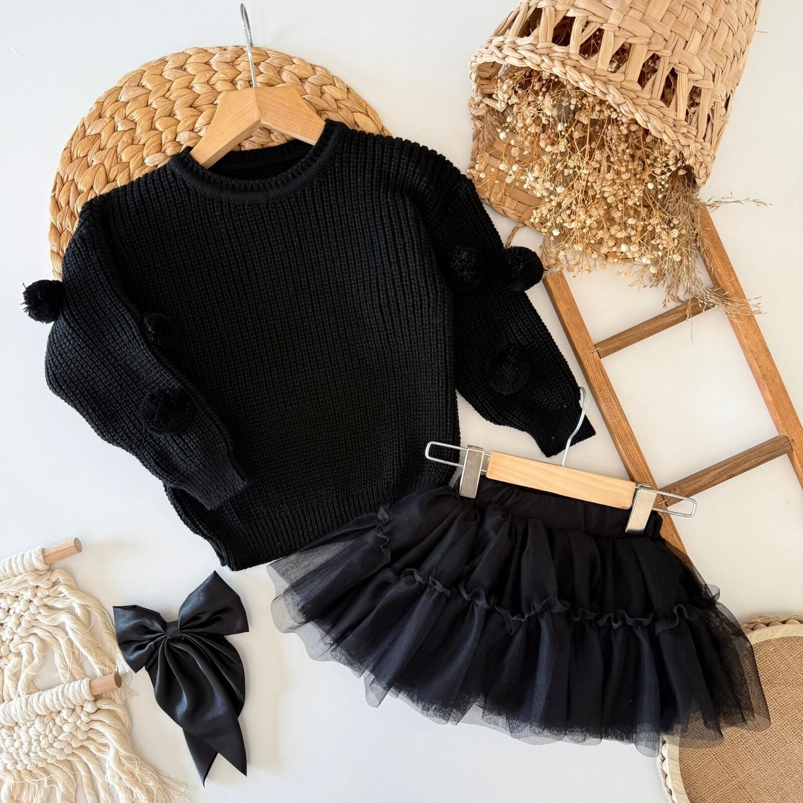 Ponpon Siyah Etekli Takım 5 YAŞ