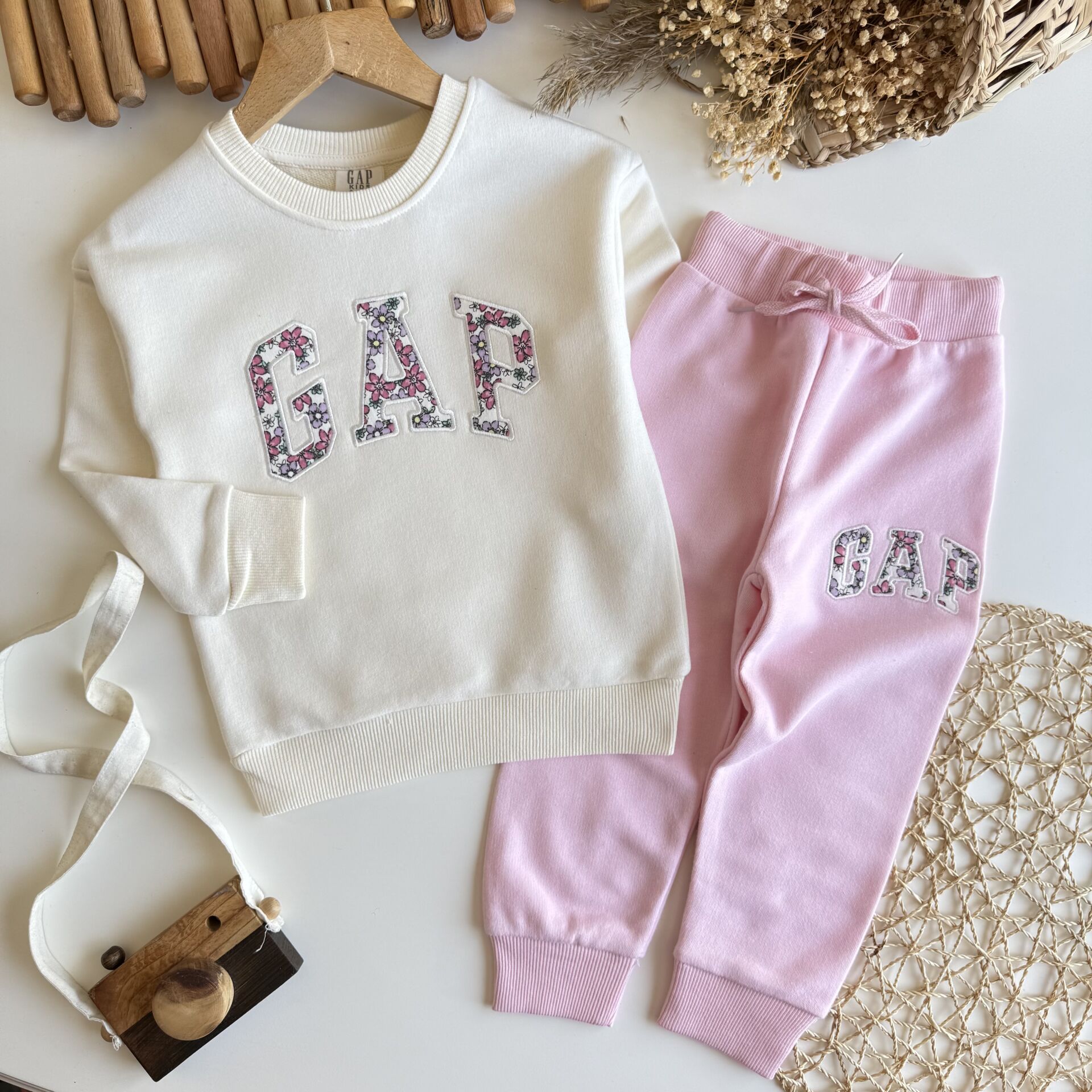 Çicek Desenli Takım 7-8 YAŞ