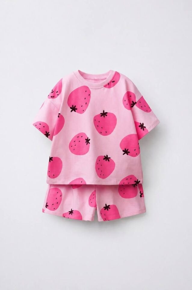 Çilekli Pembe Takım 5-6 YAŞ