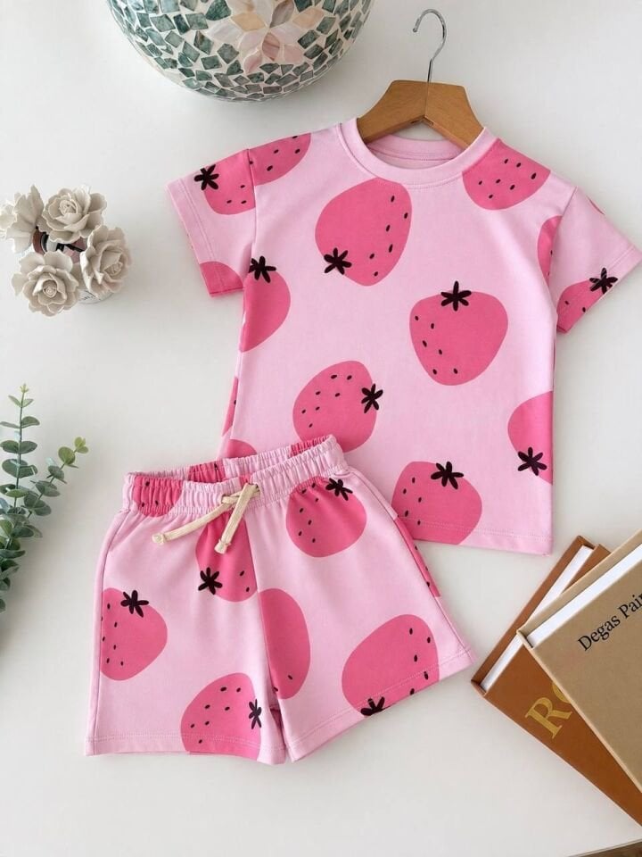Çilekli Pembe Takım 7-8 YAŞ