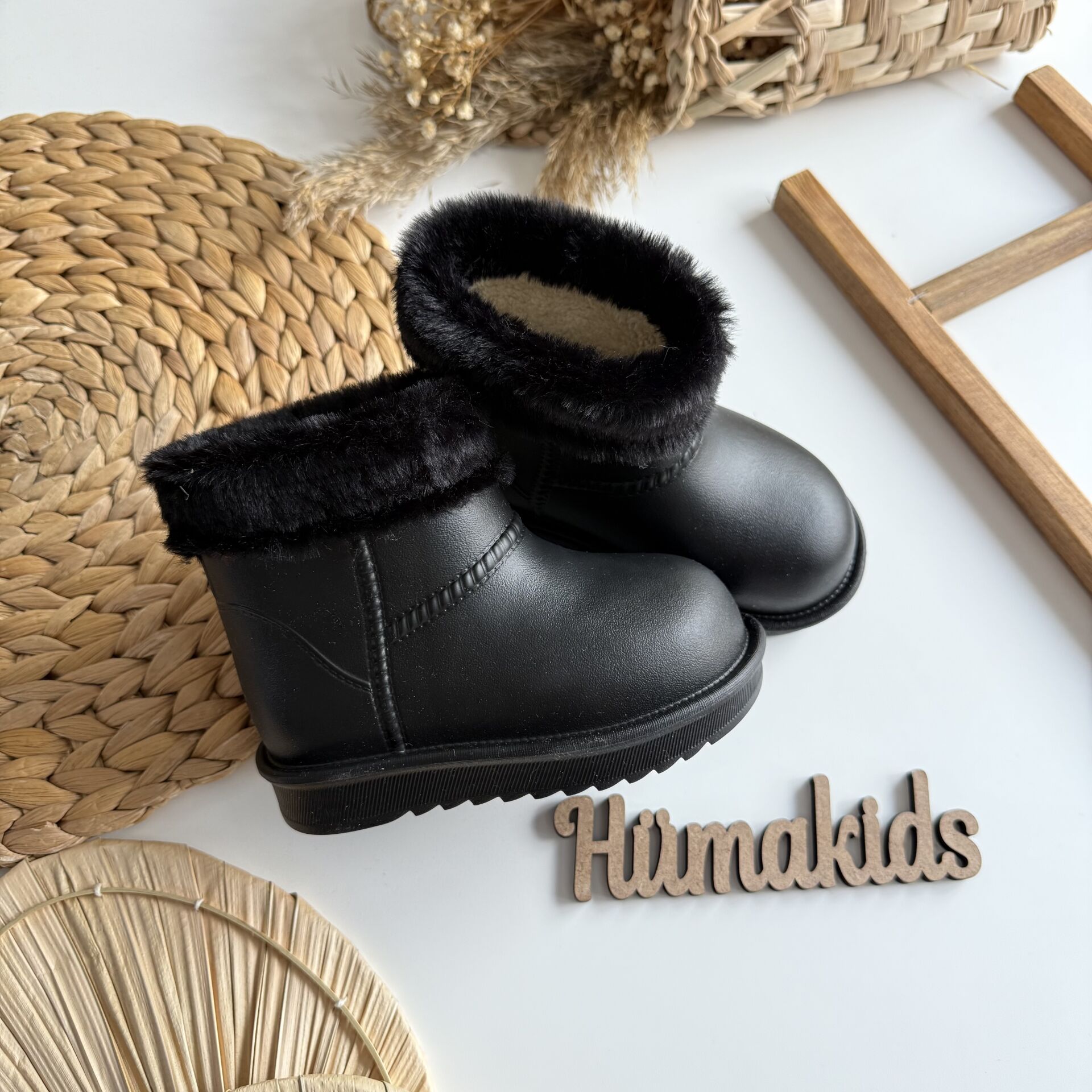 Su Geçirmez Kürklü Bot