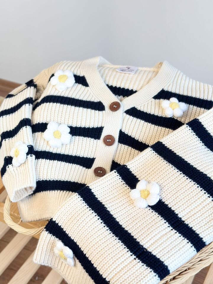 Triko Çicekli Çocuk Takım 7-8 YAŞ