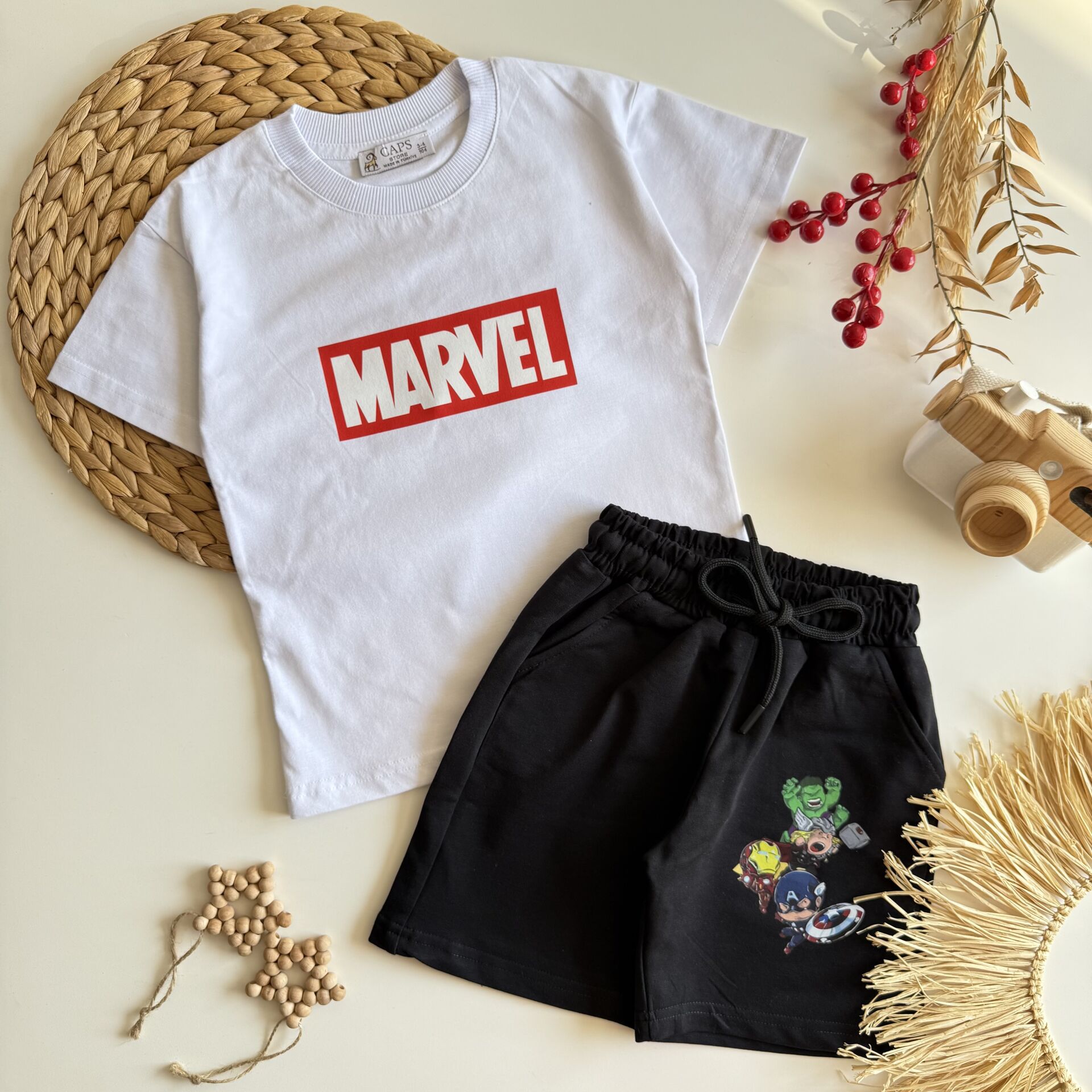 Şortlu Marvel Takım