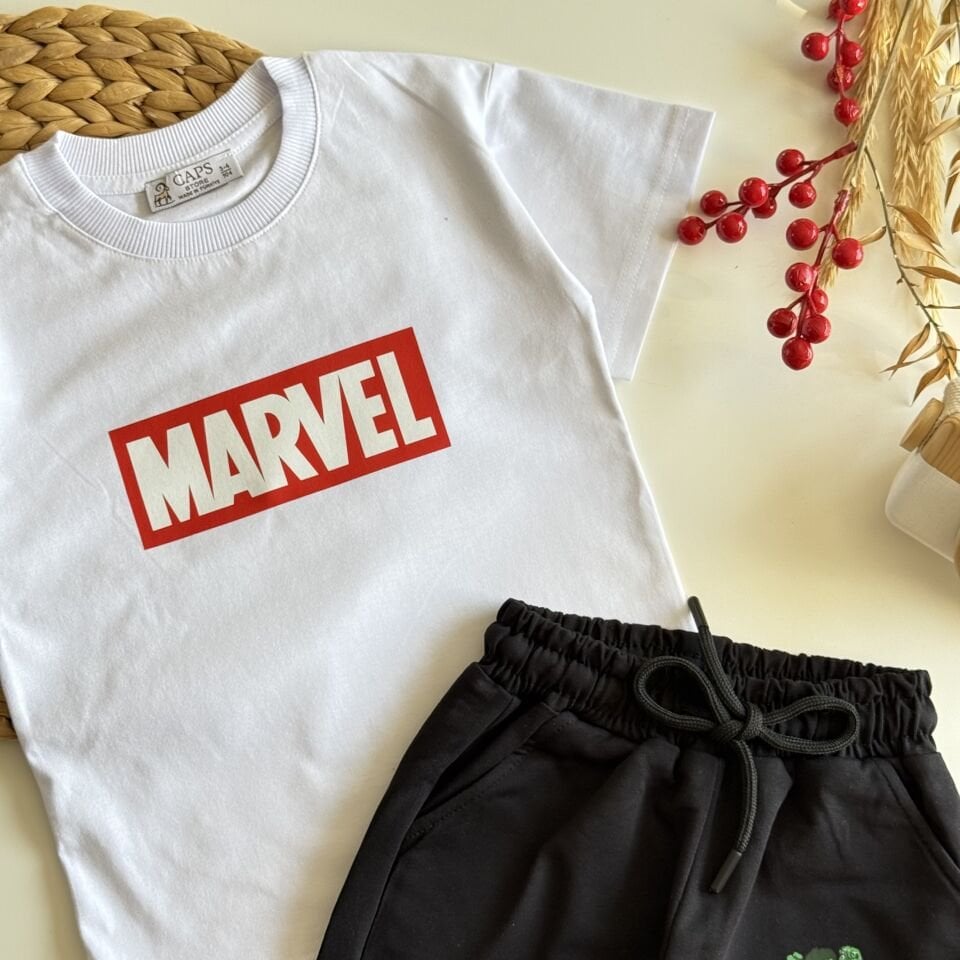 Şortlu Marvel Takım