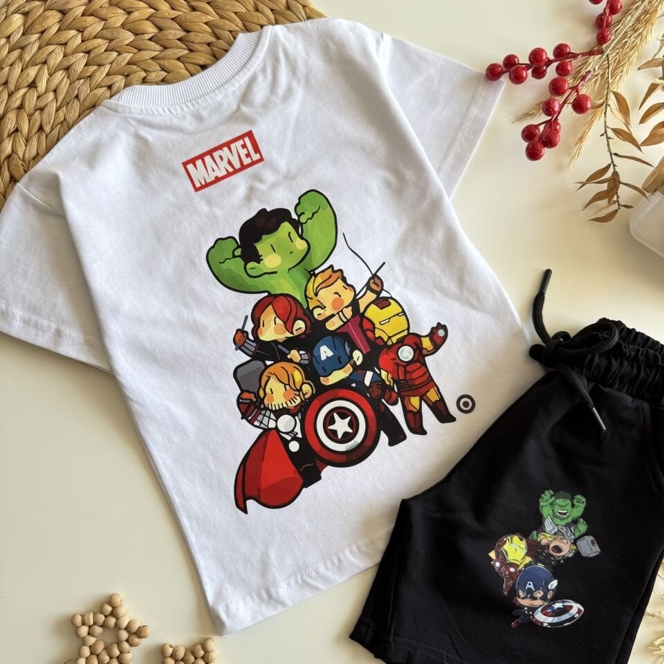 Şortlu Marvel Takım
