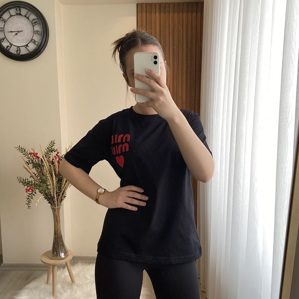 Siyah Kalp Detaylı Tshirt M