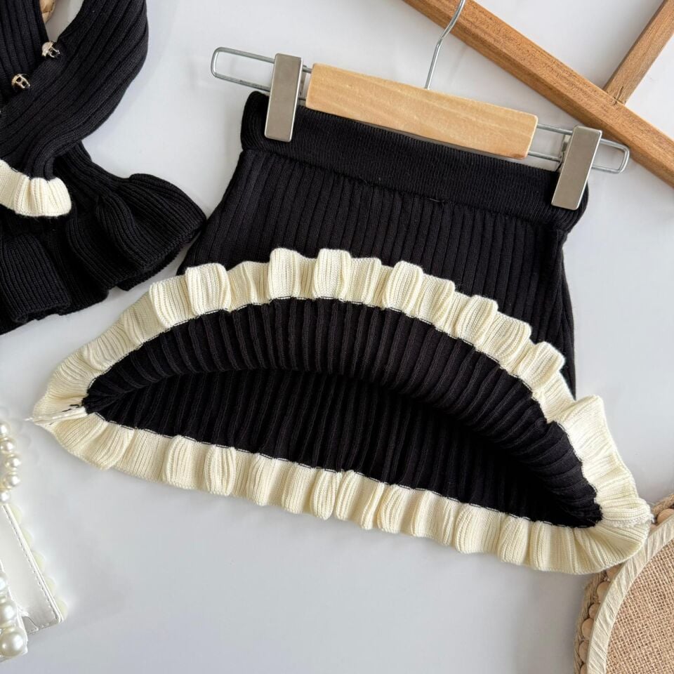 Siyah Triko Etekli Takım (Çanta Hediyeli) 4-5 YAŞ