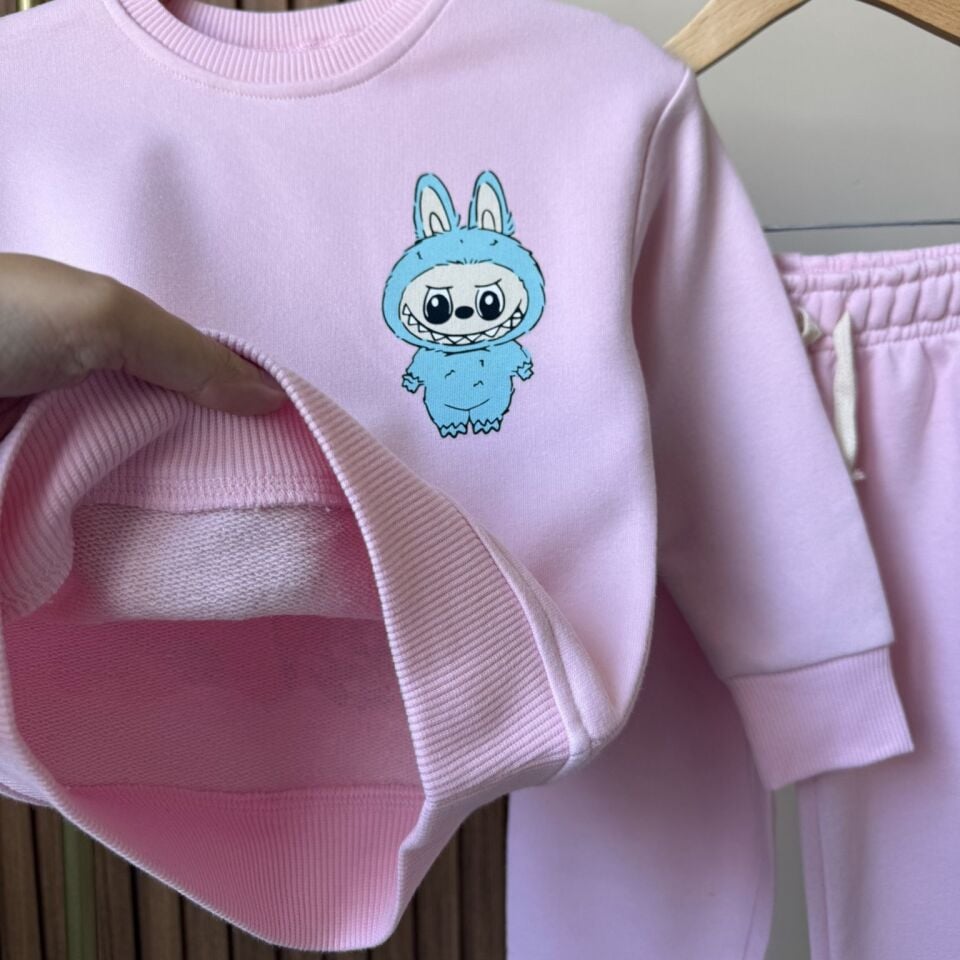 Pembe Labubu Takım