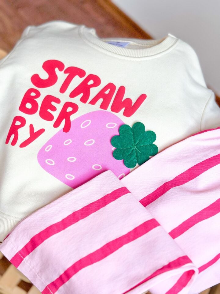 Çilek  Baskılı Takım 7-8 YAŞ