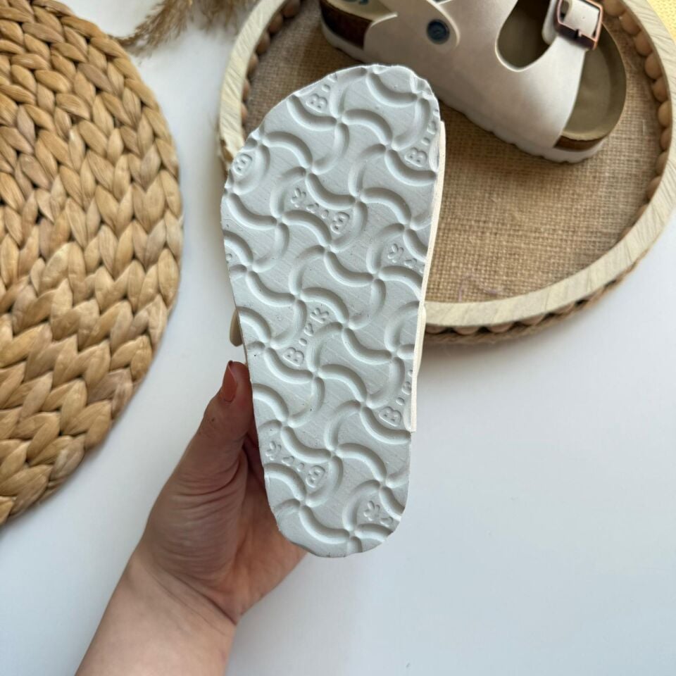 Bej Rengi Sandalet 22