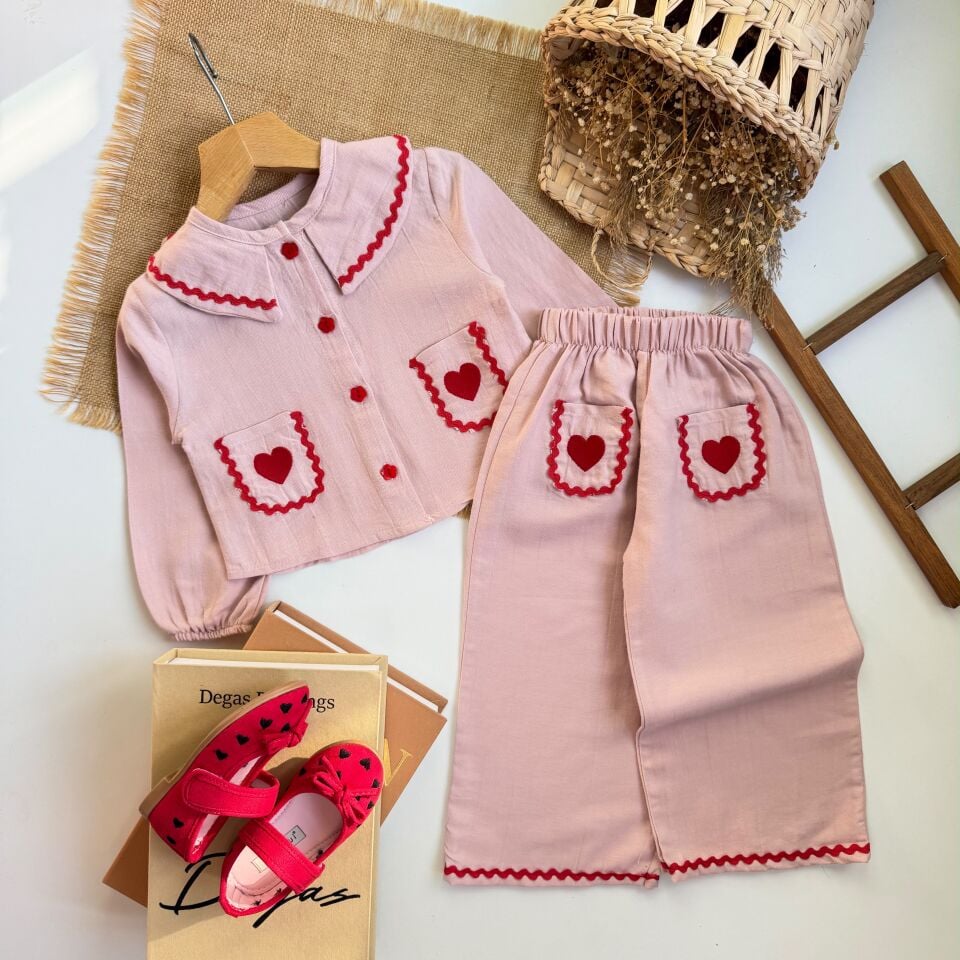 Pembe Yakalı Kalpli Gömlekli Takım 7-8 YAŞ