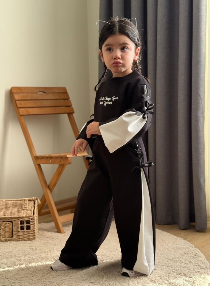 Fiyonk Detaylı Siyah Takım 9-10 YAŞ