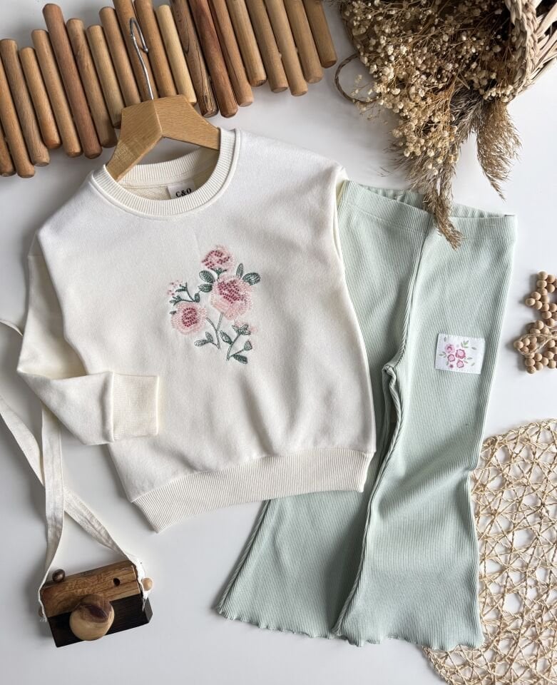 Çicek İşlemeli Takım 7-8 YAŞ