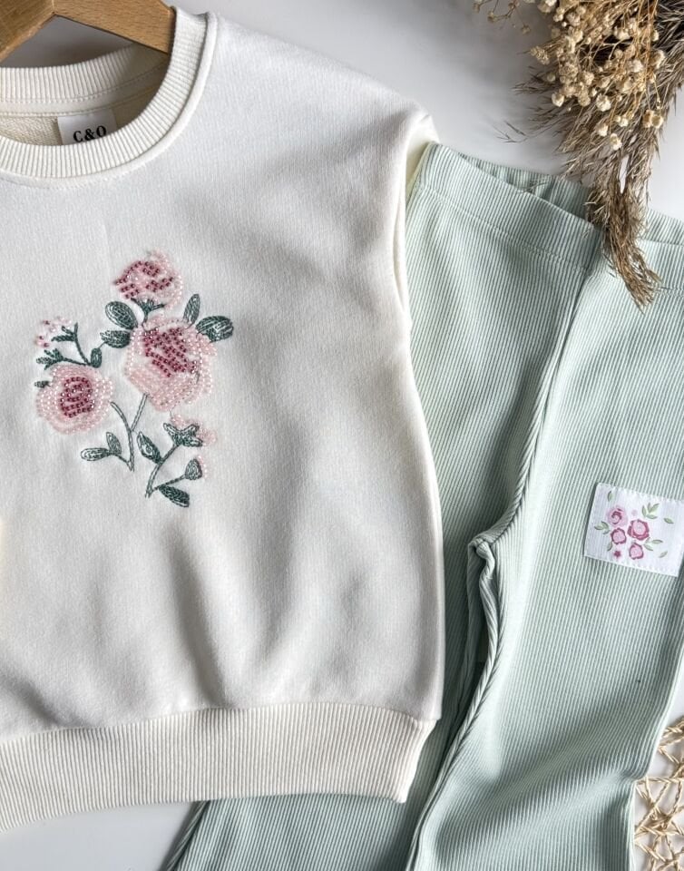 Çicek İşlemeli Takım 7-8 YAŞ