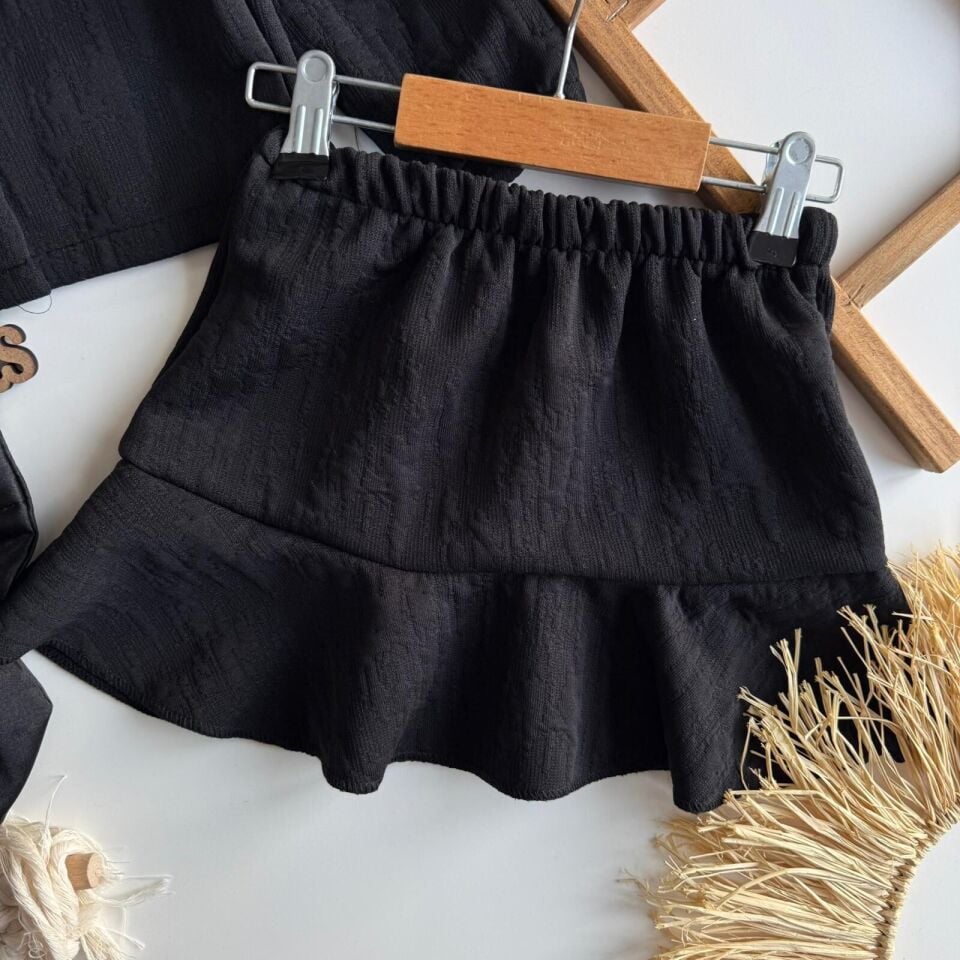 Siyah Etekli Takım 3-4 YAŞ