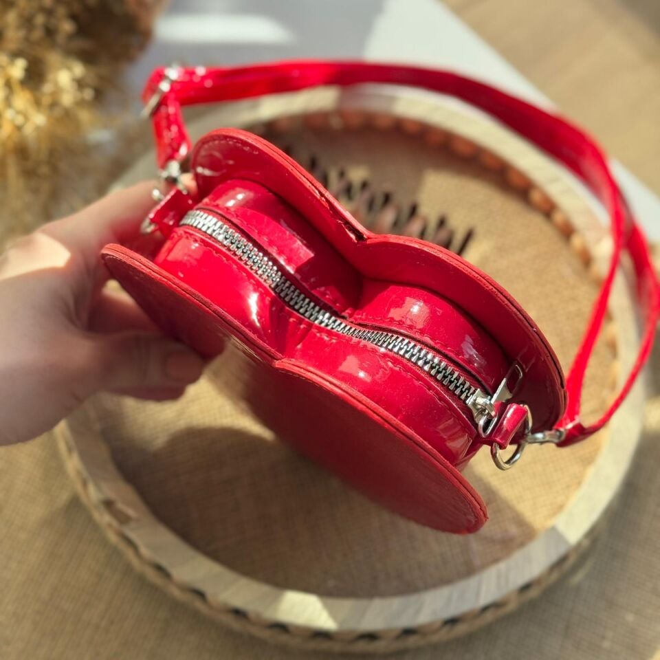 Kırmızı kalp Çanta Adet