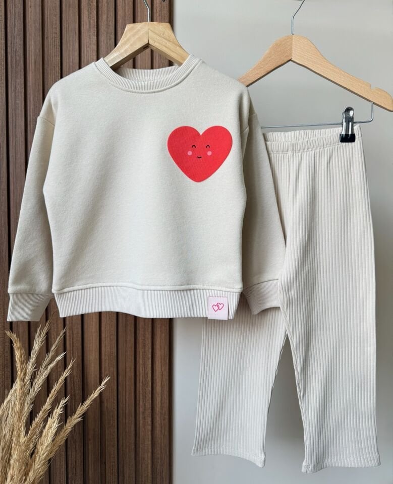Love Detaylı Takım 7-8 YAŞ