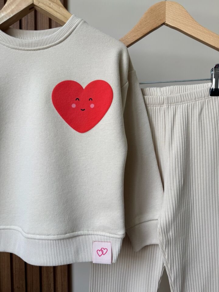 Love Detaylı Takım 7-8 YAŞ