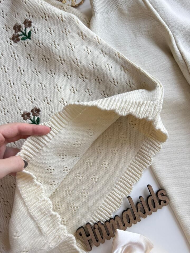 Triko Çicekli Takım 4-5 YAŞ