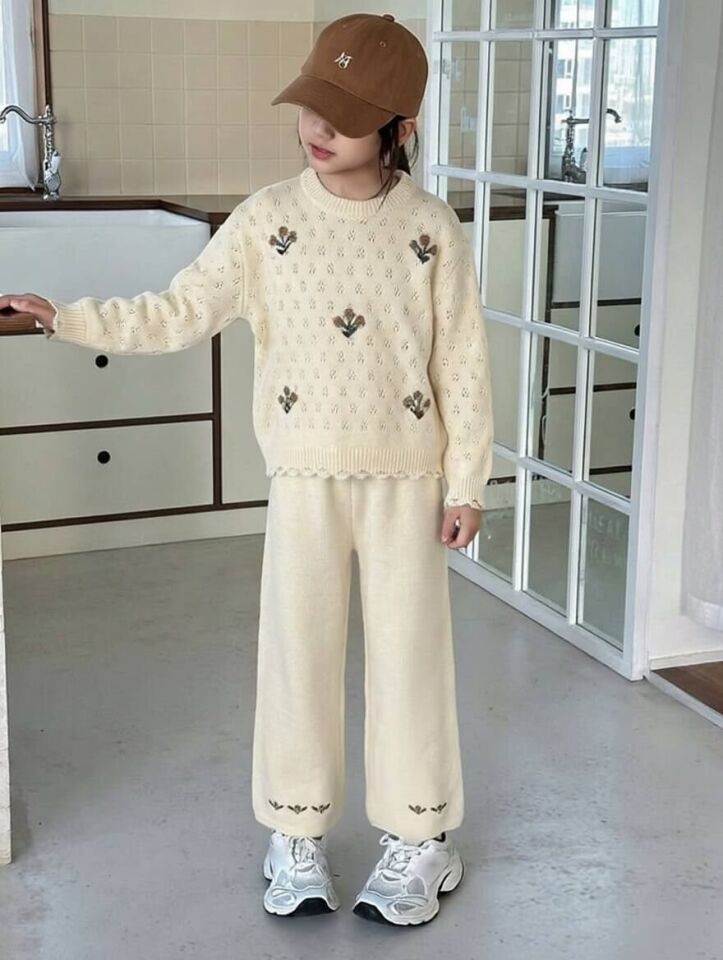 Triko Çicekli Takım 4-5 YAŞ