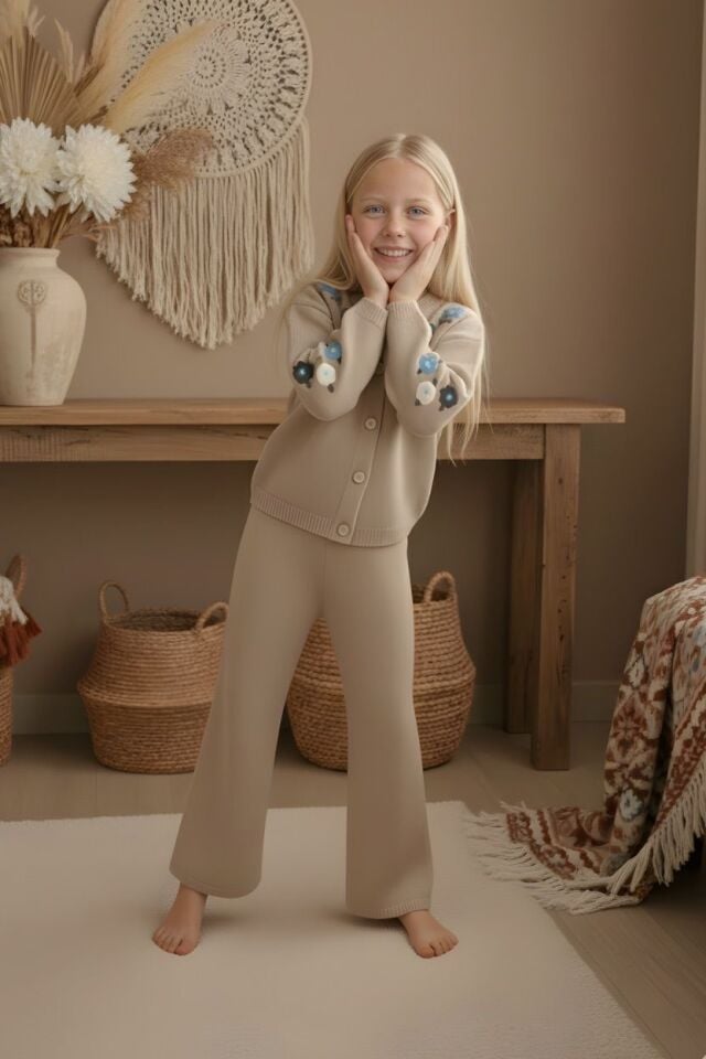 Triko Çicekli Takım 9-10 YAŞ