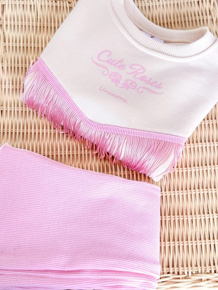 Püsküllü Pembe Takım 4-5 YAŞ