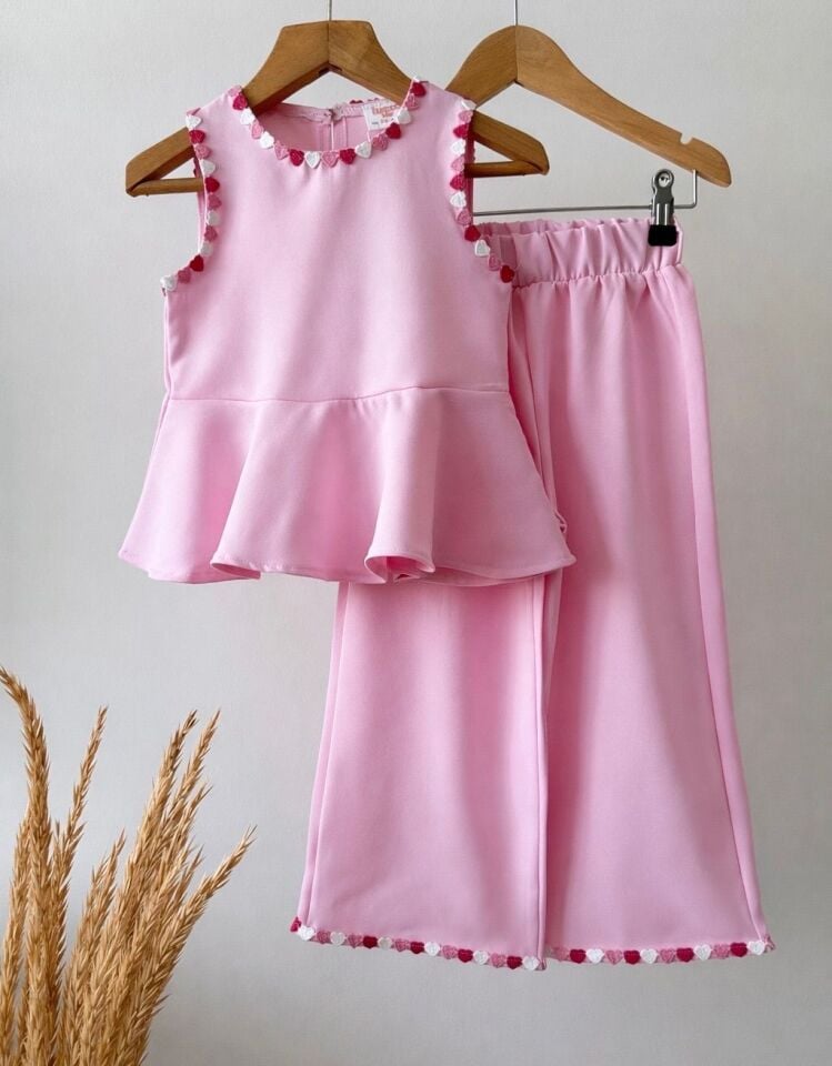 Pembe Kalp Detaylı Takım 7-8 YAŞ